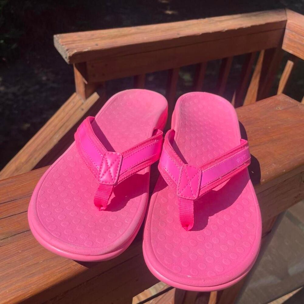 Women’s 10.5 Vionic Hot Pink comfort arch support walking orthopedic flip flops